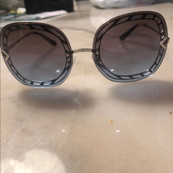 Tory Burch Oval Gradient Sunglasses - Picture 3 of 8
